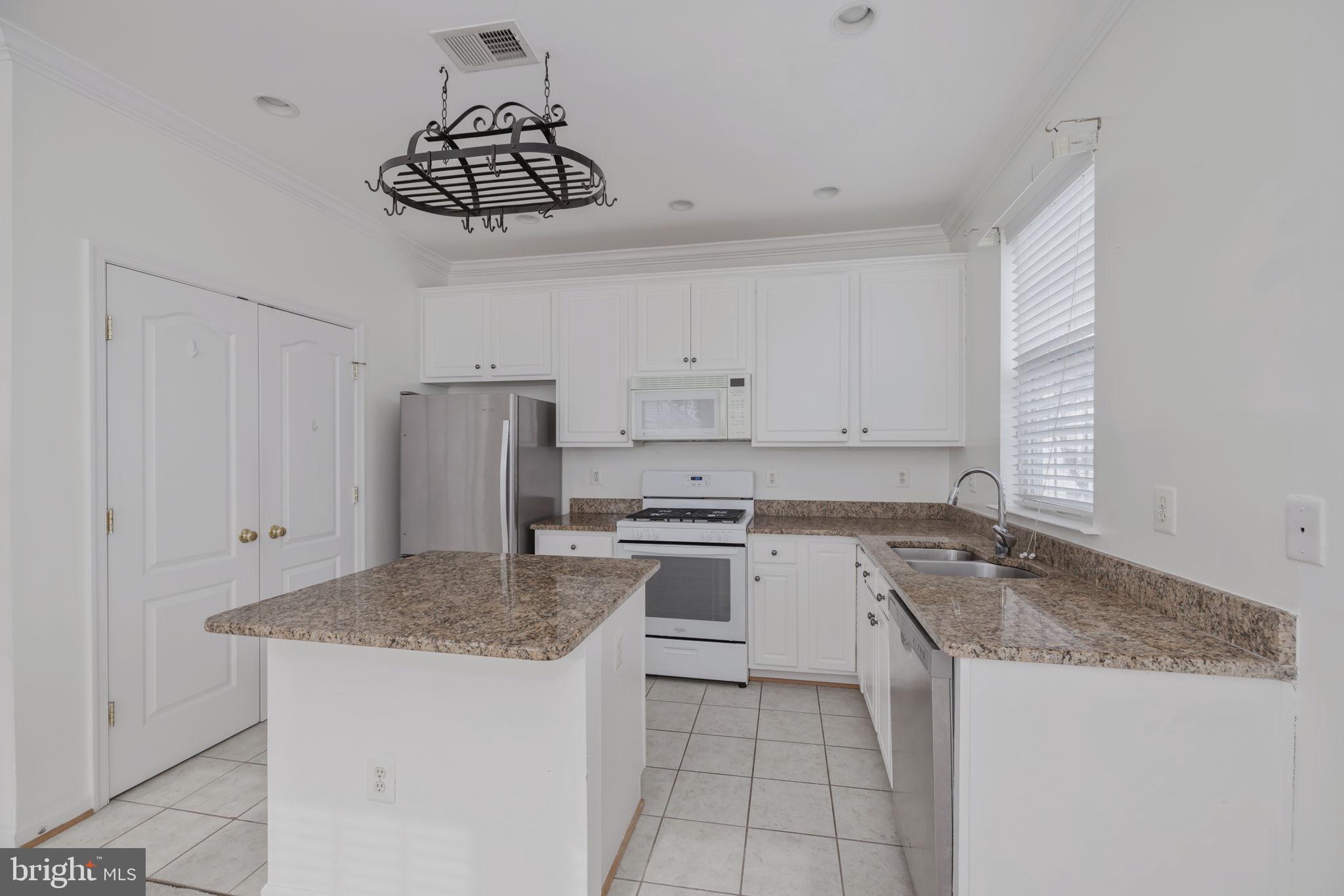 5108 ENGLISH TERRACE 104