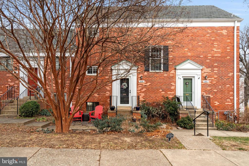 1649 FITZGERALD LANE