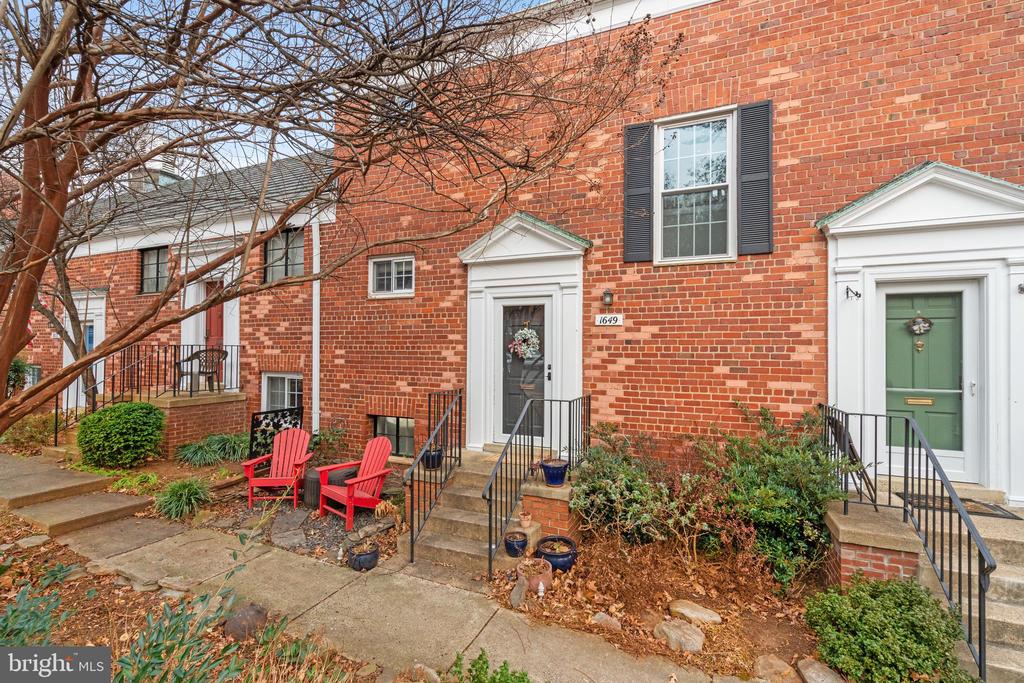 1649 FITZGERALD LANE