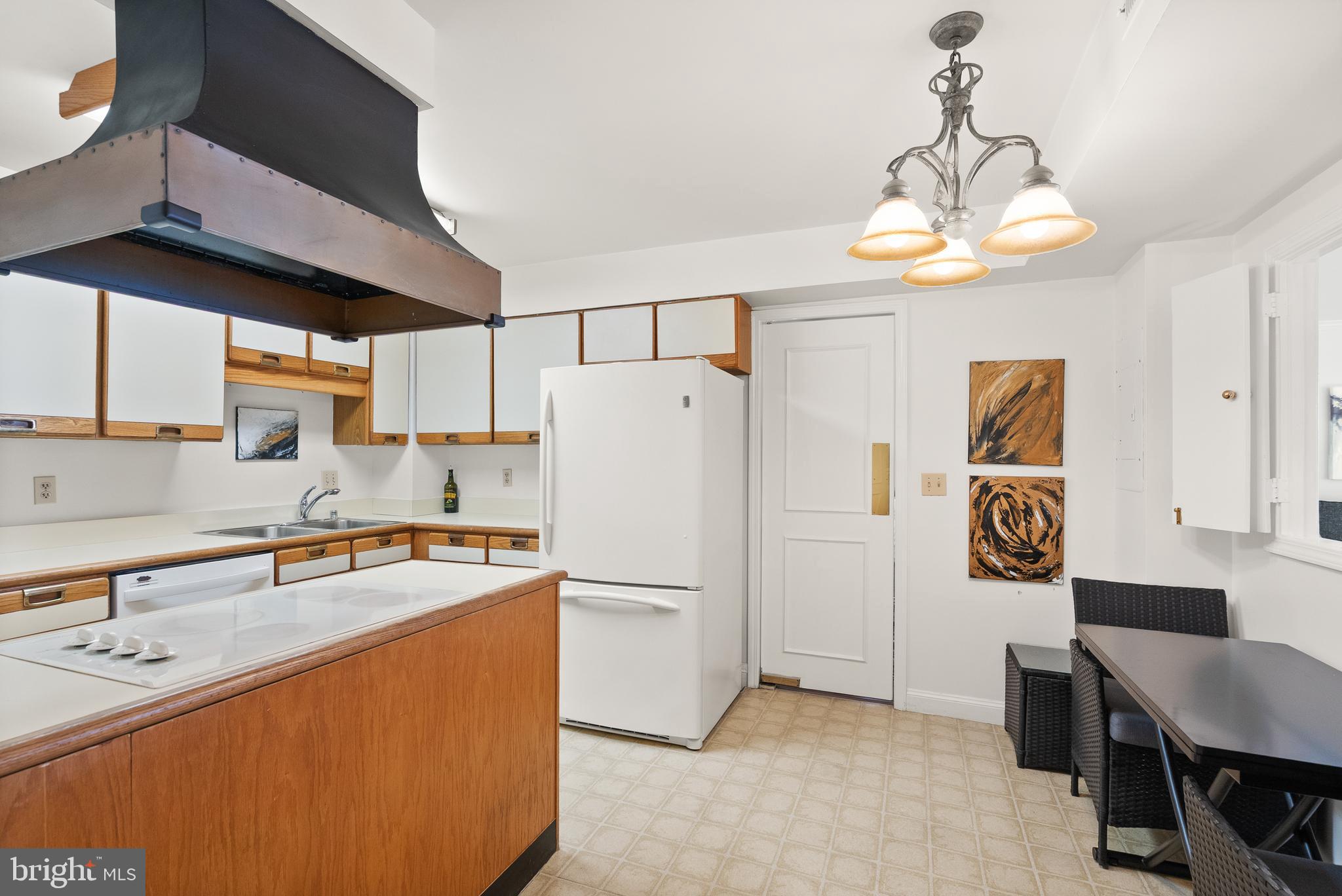 1250 S WASHINGTON STREET 215