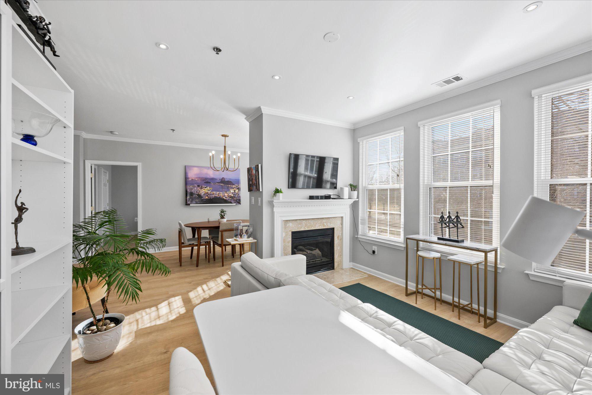 171 SOMERVELLE STREET 211