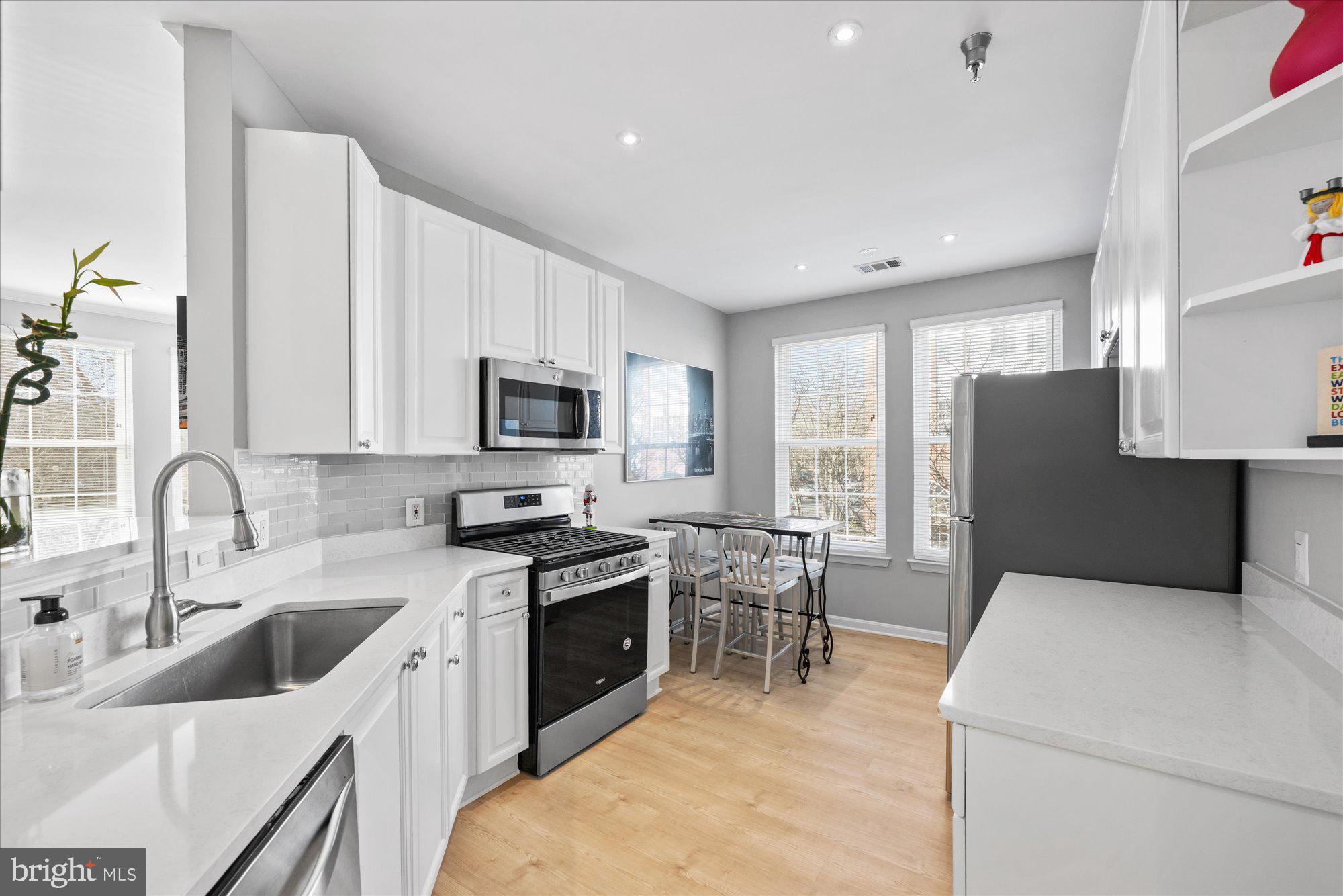 171 SOMERVELLE STREET 211