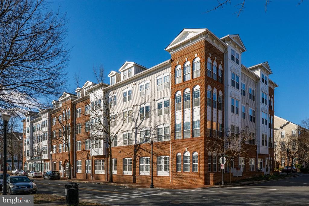 171 SOMERVELLE STREET 211