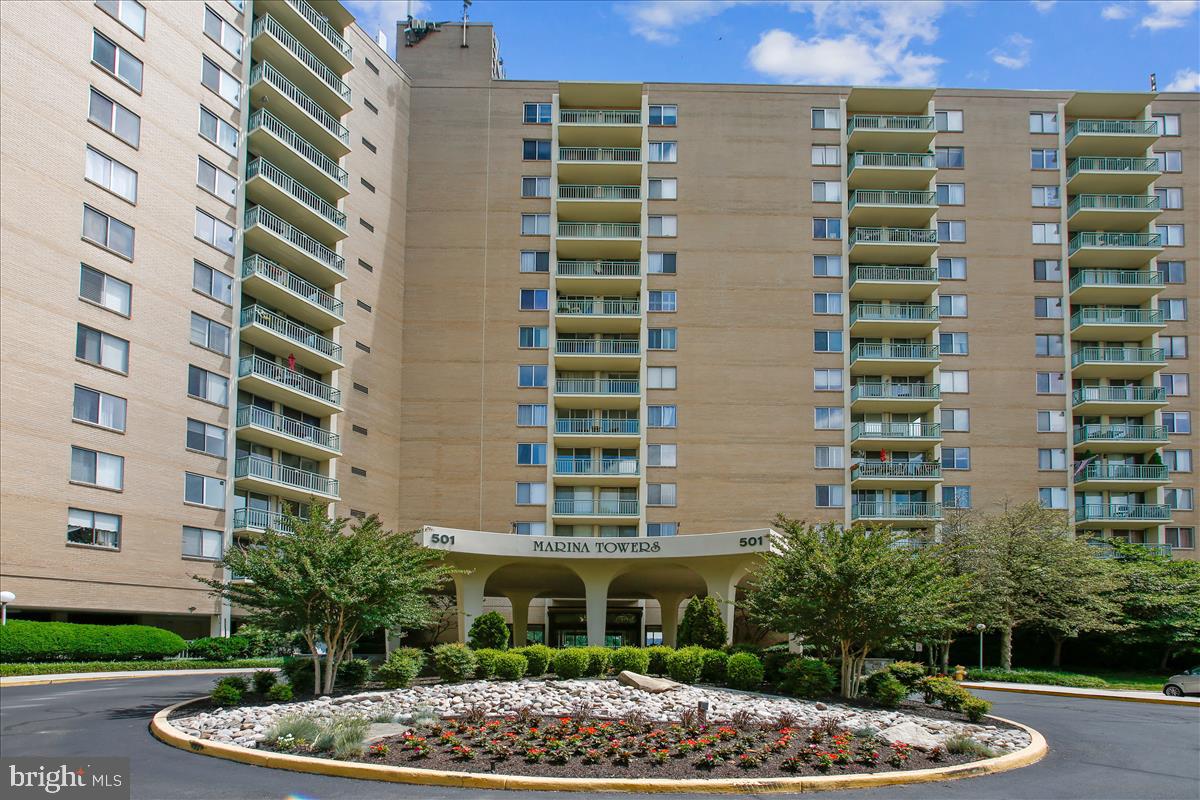 501 SLATERS LANE 102