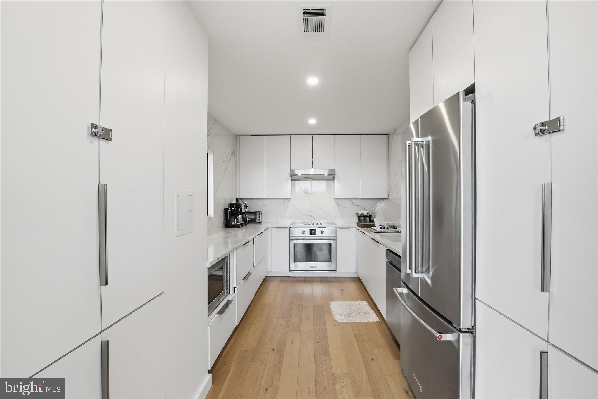 501 SLATERS LANE 102