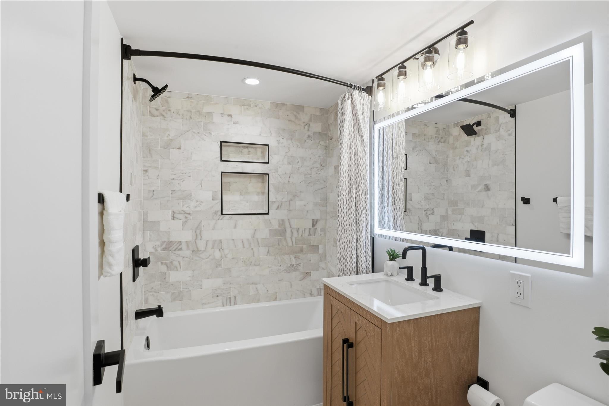 501 SLATERS LANE 102