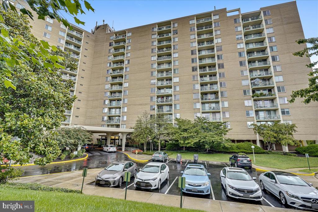 501 SLATERS LANE 102