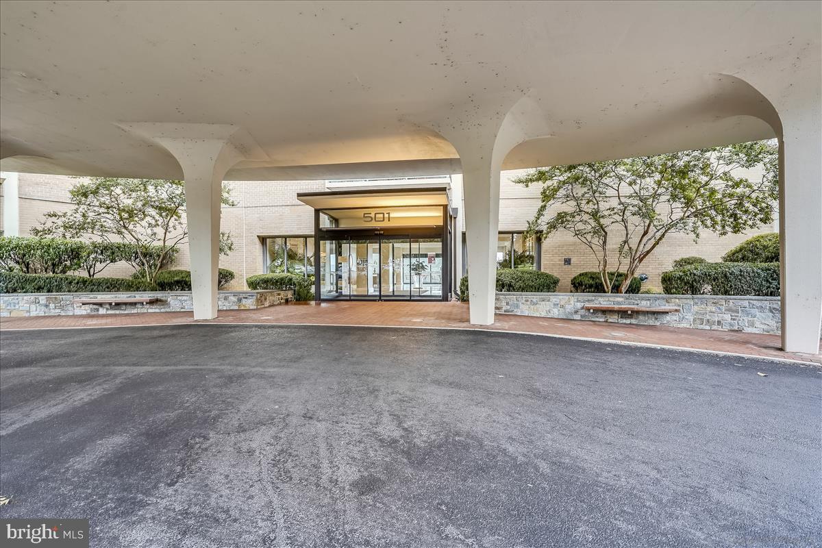 501 SLATERS LANE 102