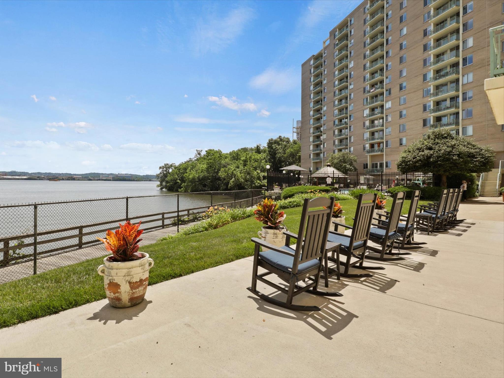 501 SLATERS LANE 102