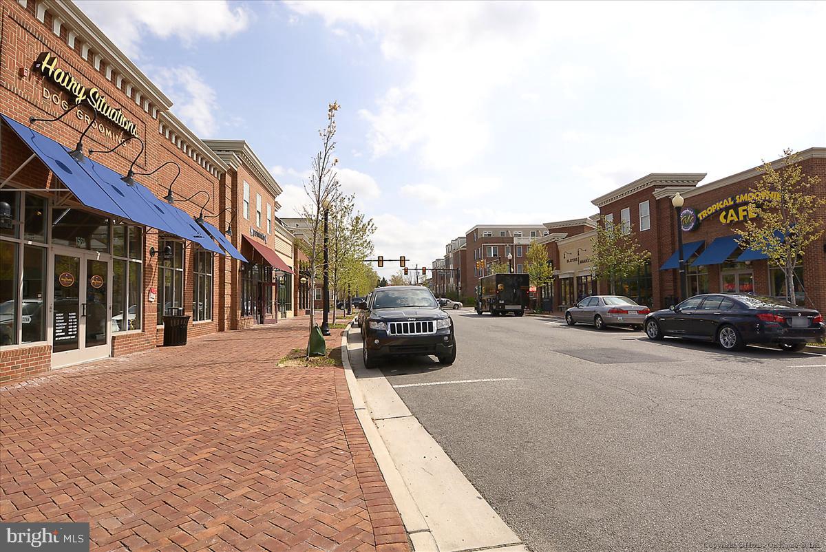 501 SLATERS LANE 102