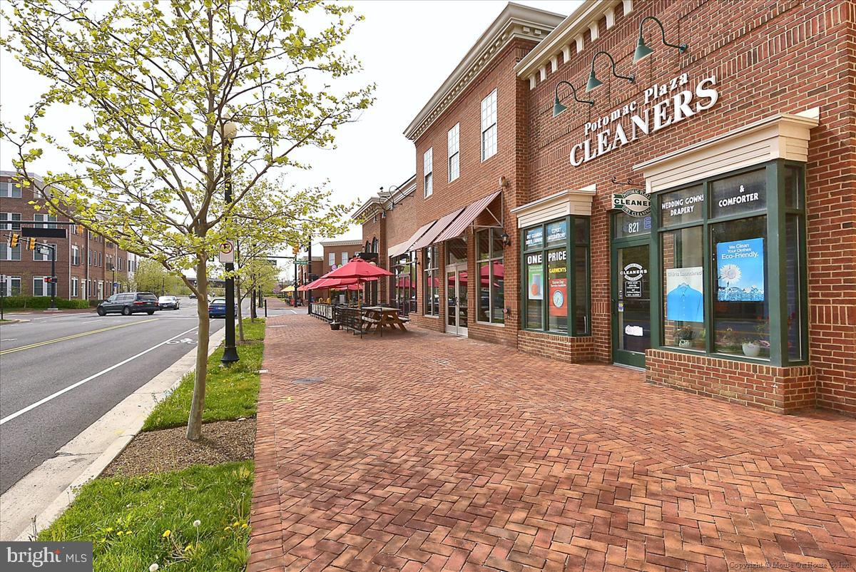 501 SLATERS LANE 102