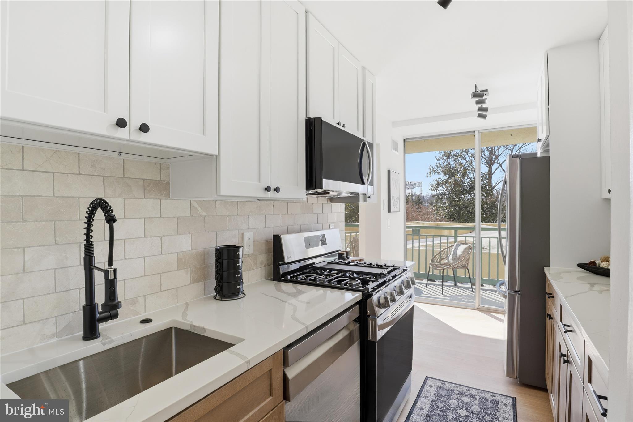 501 SLATERS LANE 102