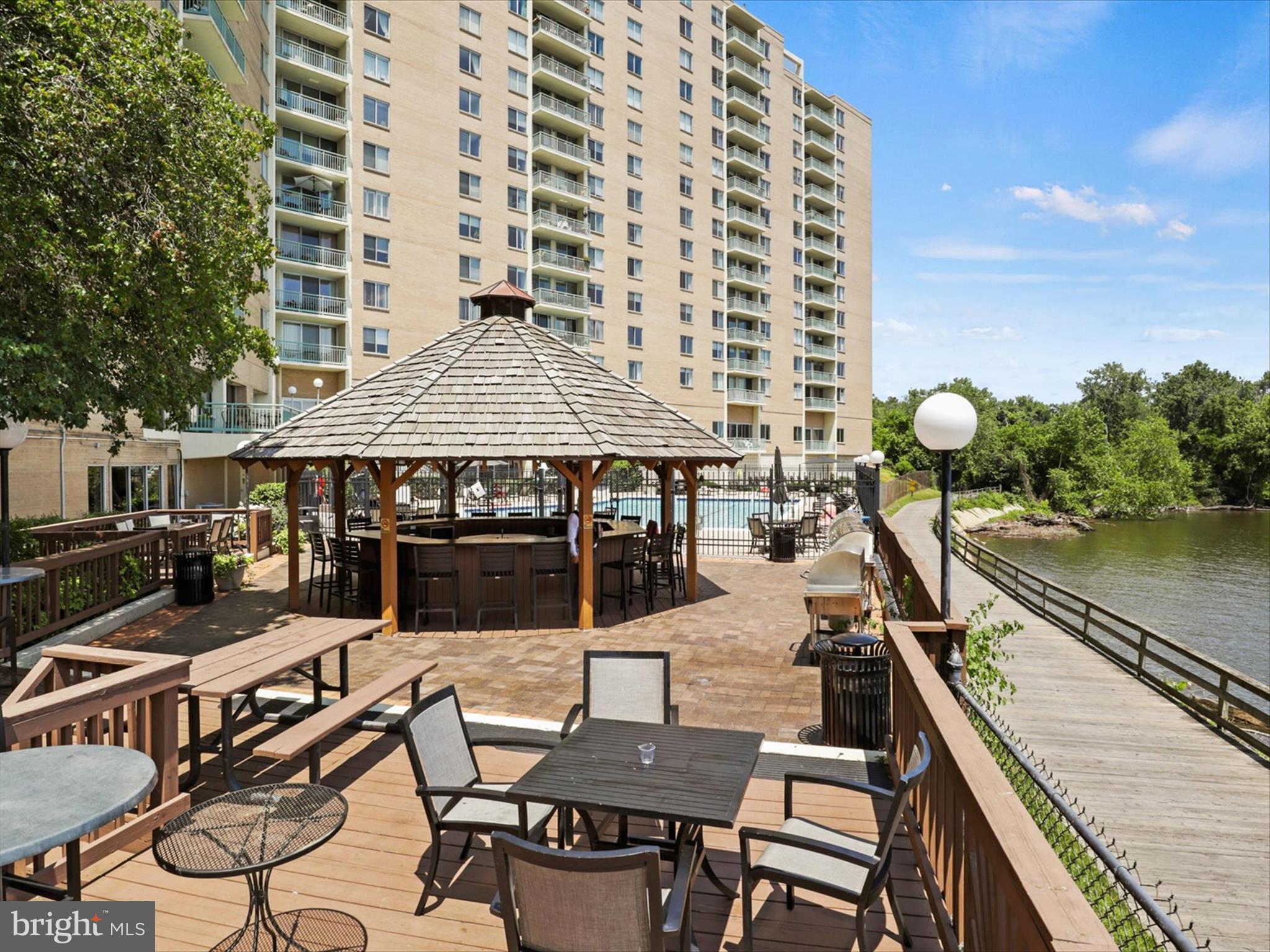 501 SLATERS LANE 102