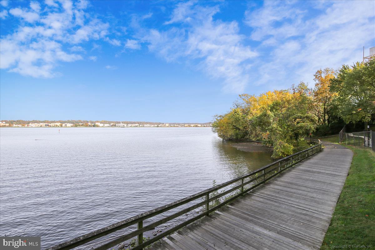 501 SLATERS LANE 102