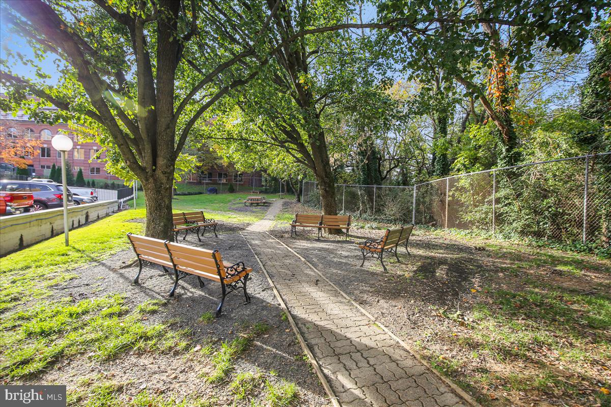 501 SLATERS LANE 102