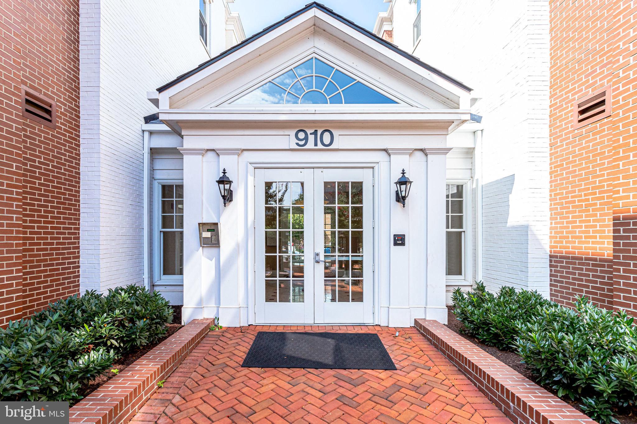 910 POWHATAN STREET 205S