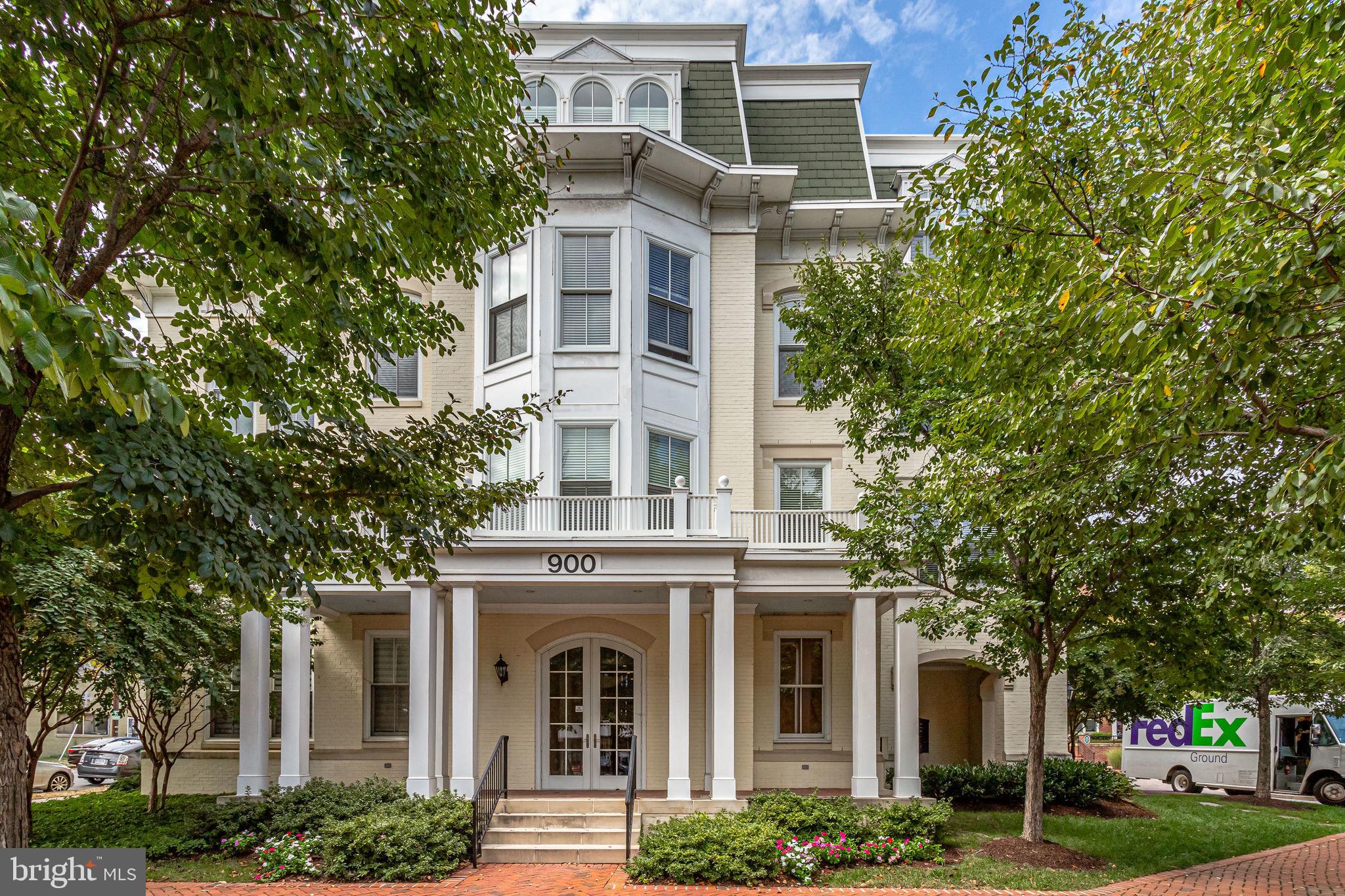 910 POWHATAN STREET 205S