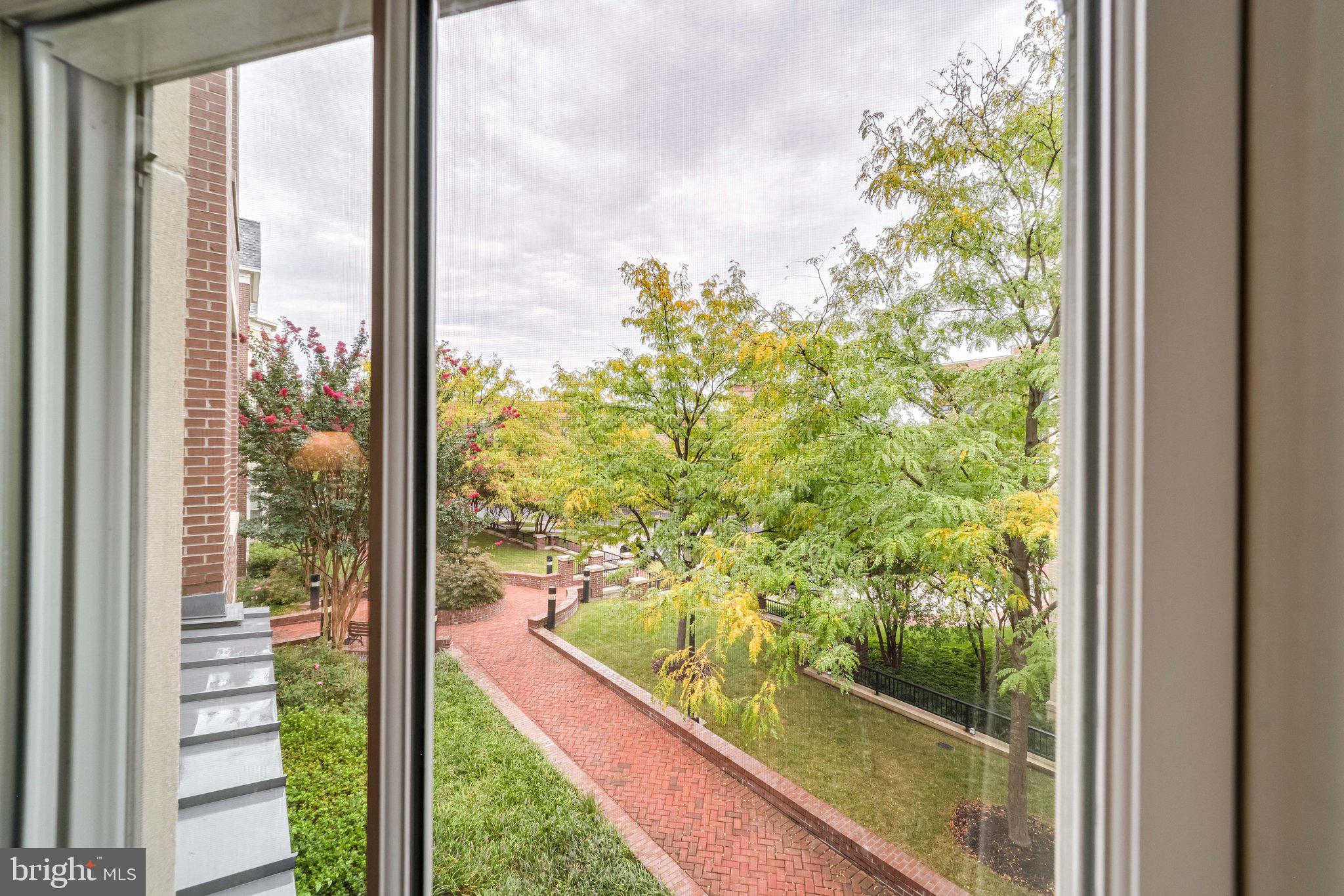 910 POWHATAN STREET 205S