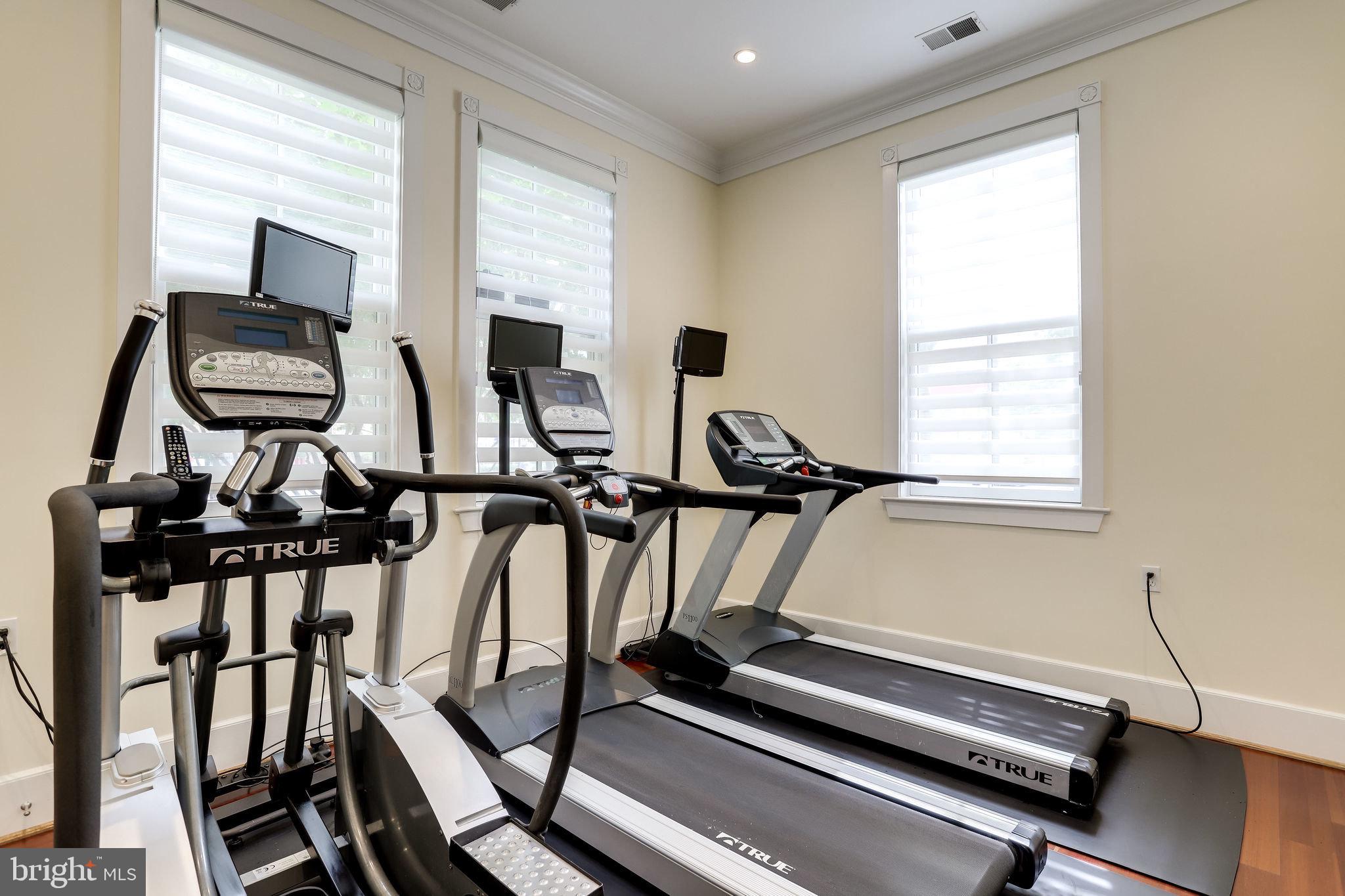 910 POWHATAN STREET 205S