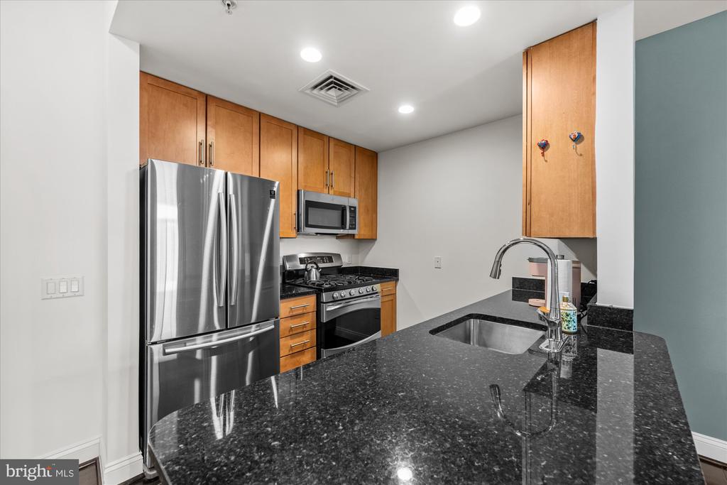 1111 ORONOCO STREET 532