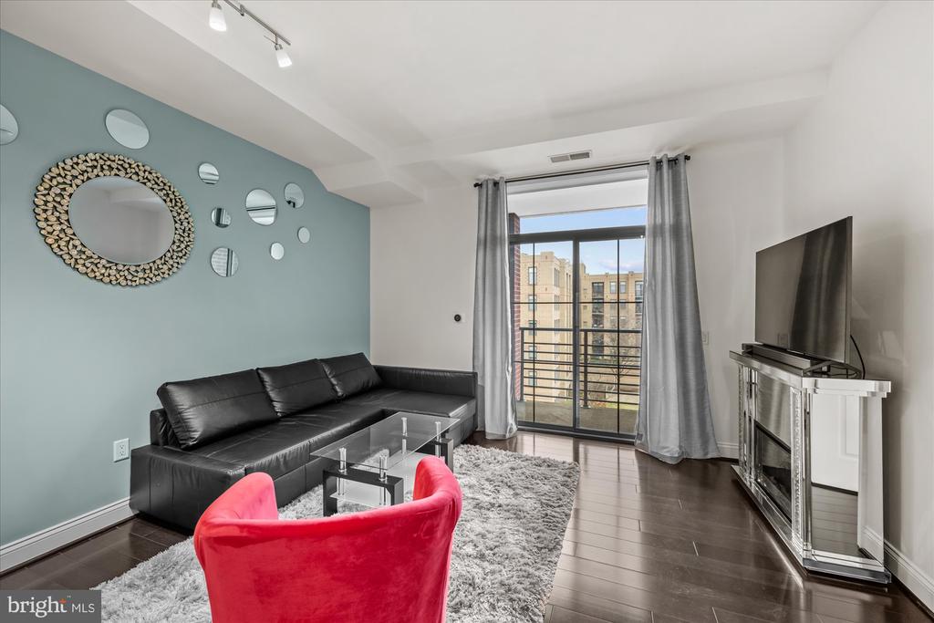 1111 ORONOCO STREET 532