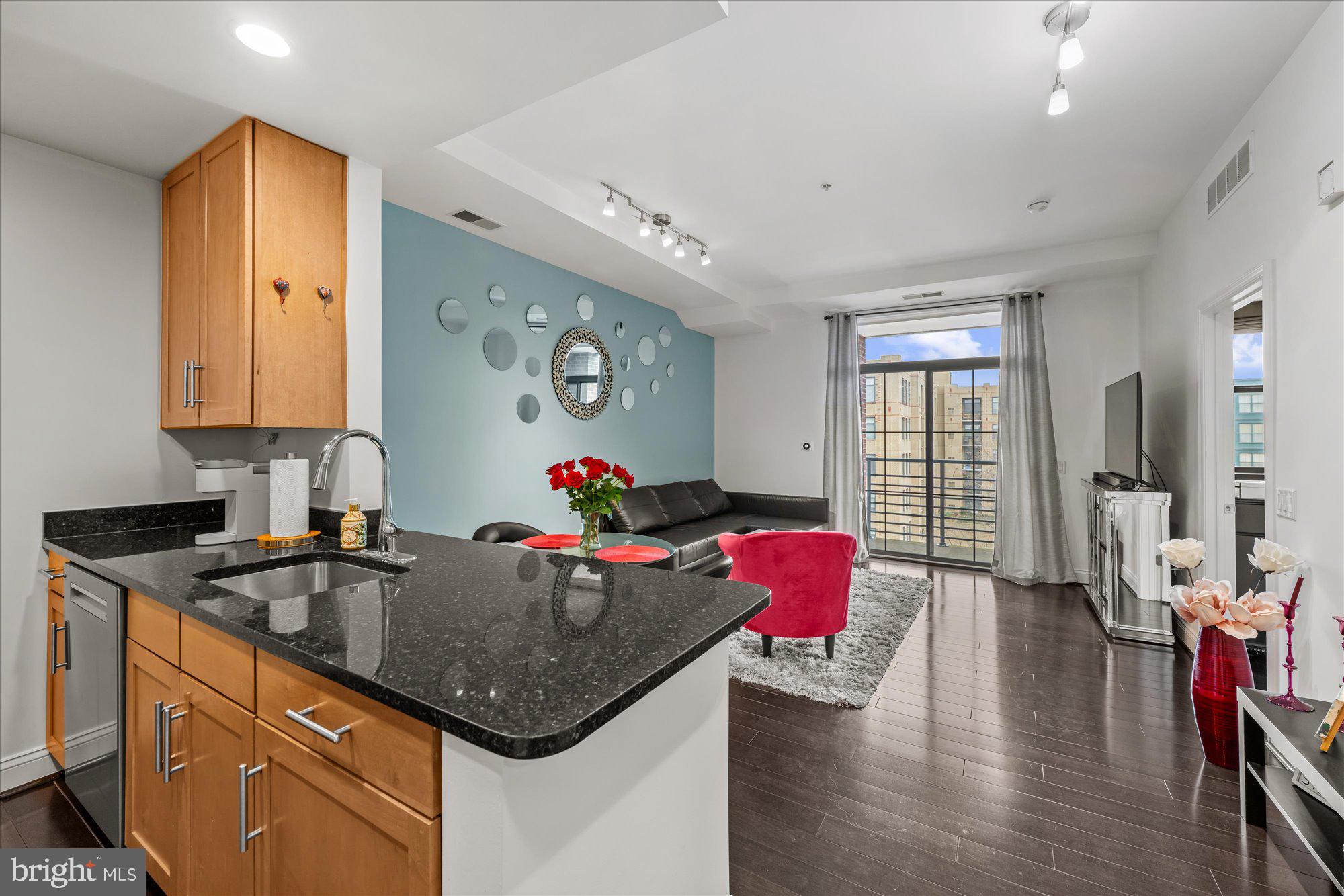 1111 ORONOCO STREET 532