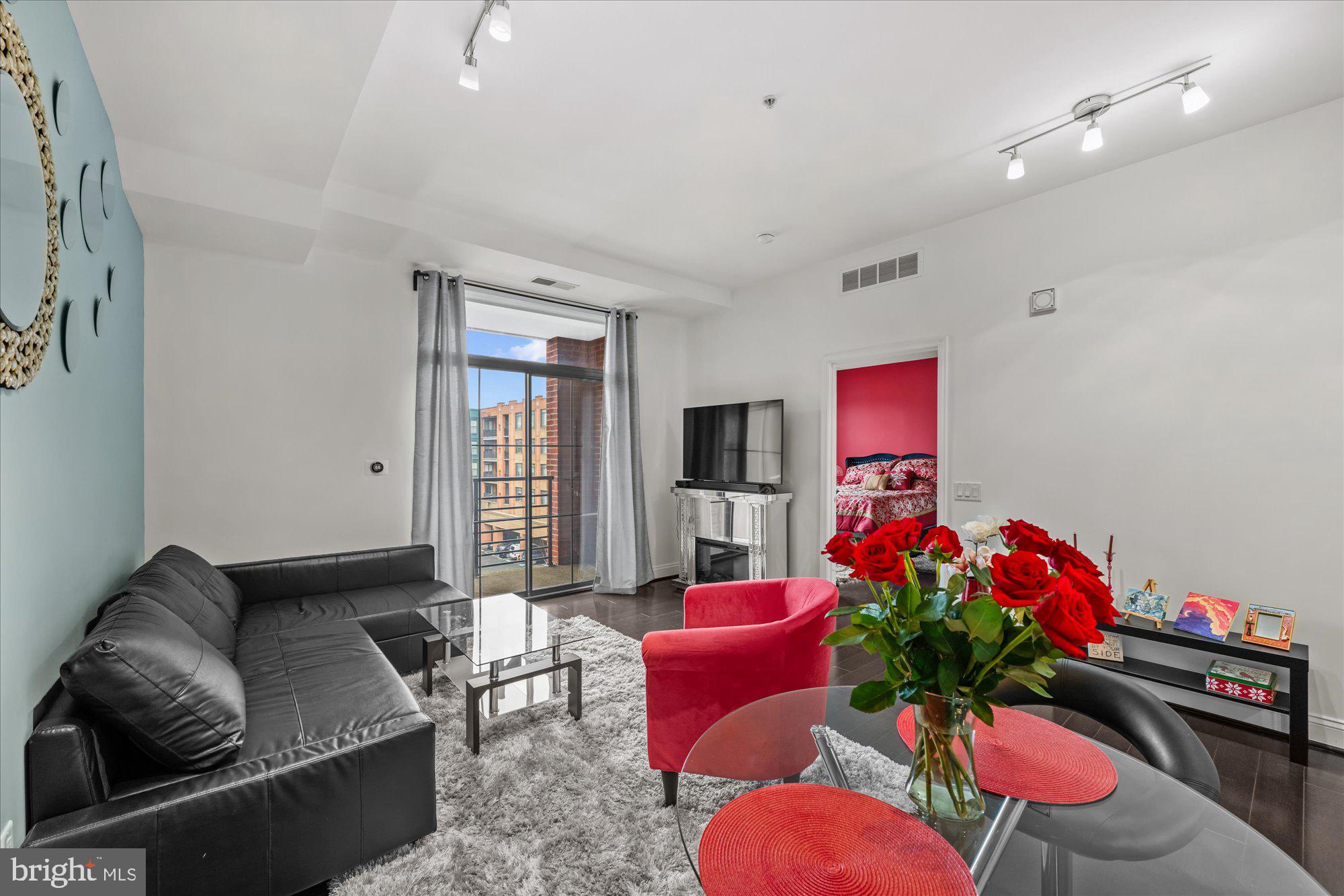 1111 ORONOCO STREET 532