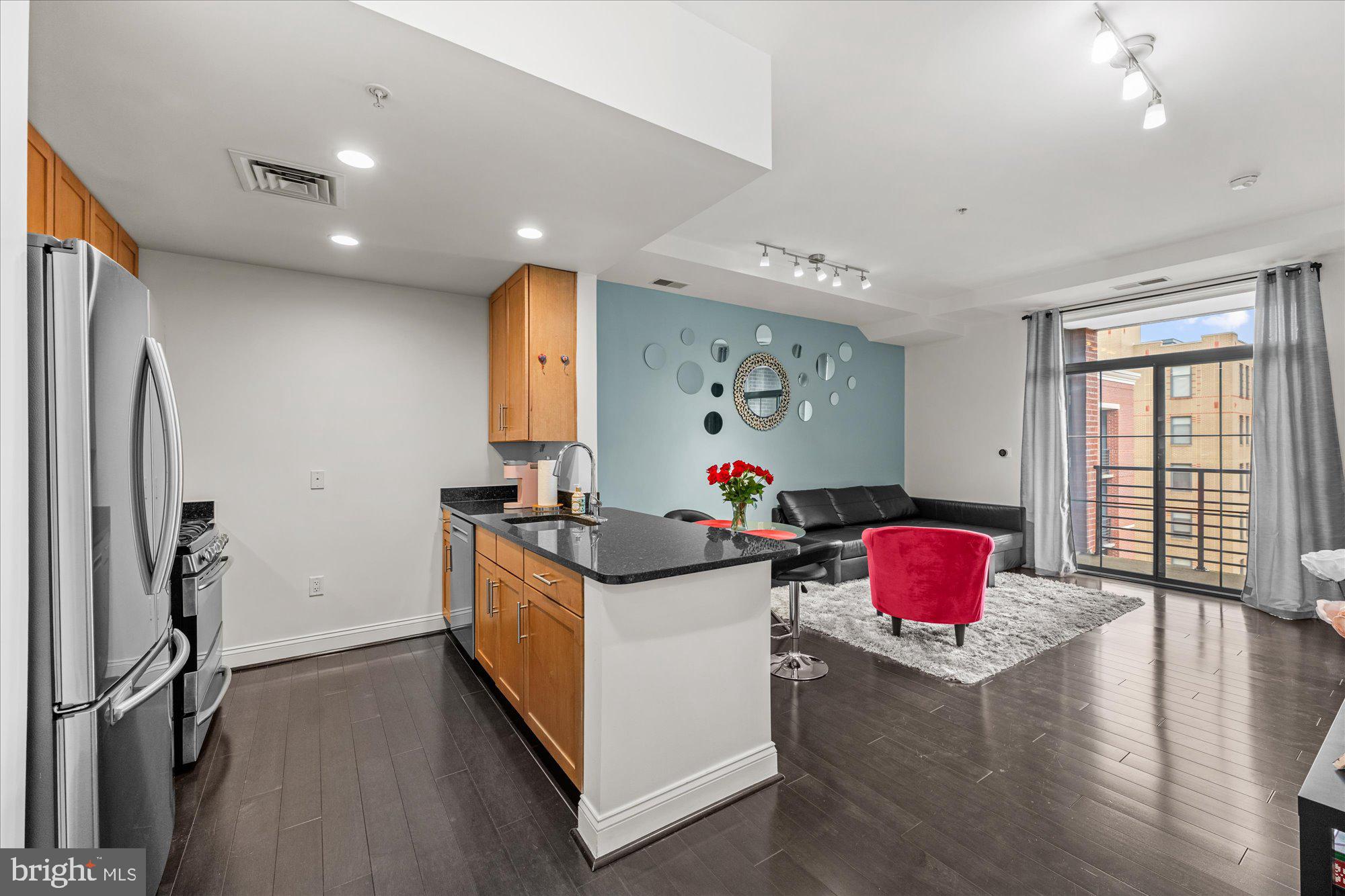 1111 ORONOCO STREET 532