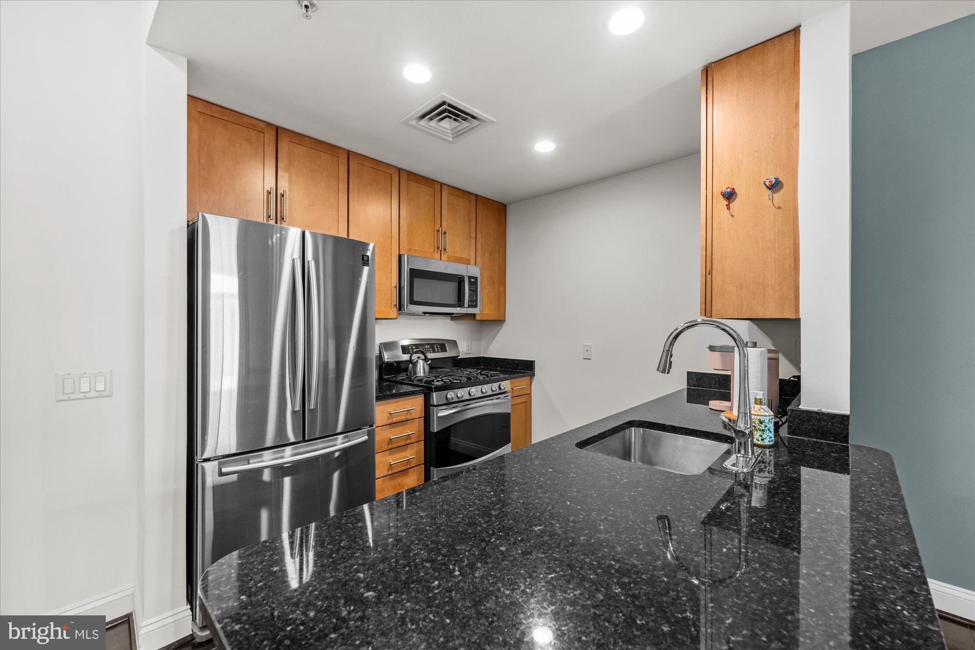 1111 ORONOCO STREET 532