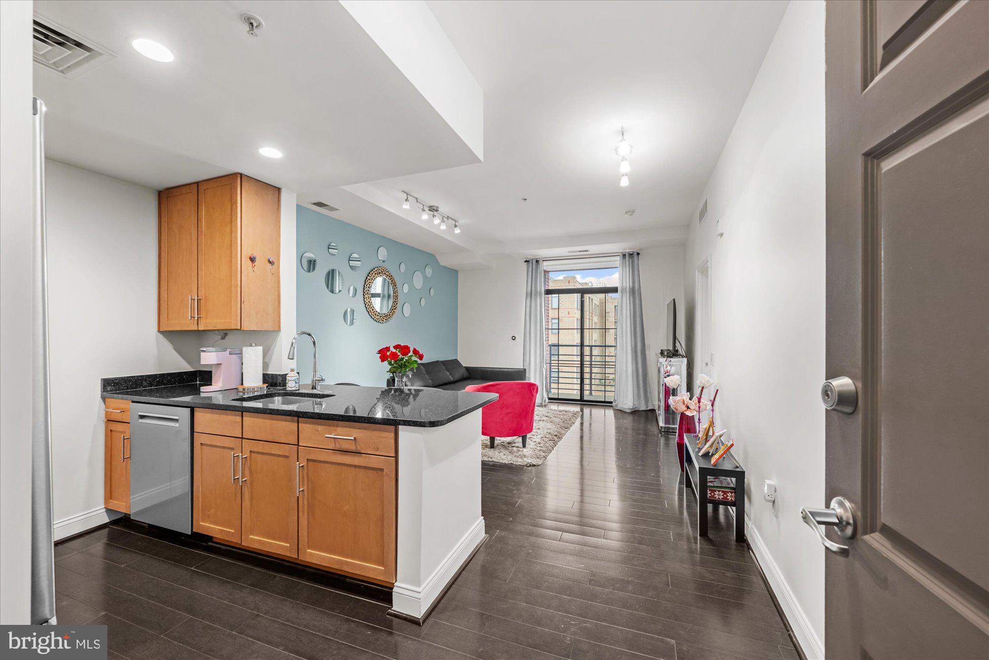 1111 ORONOCO STREET 532