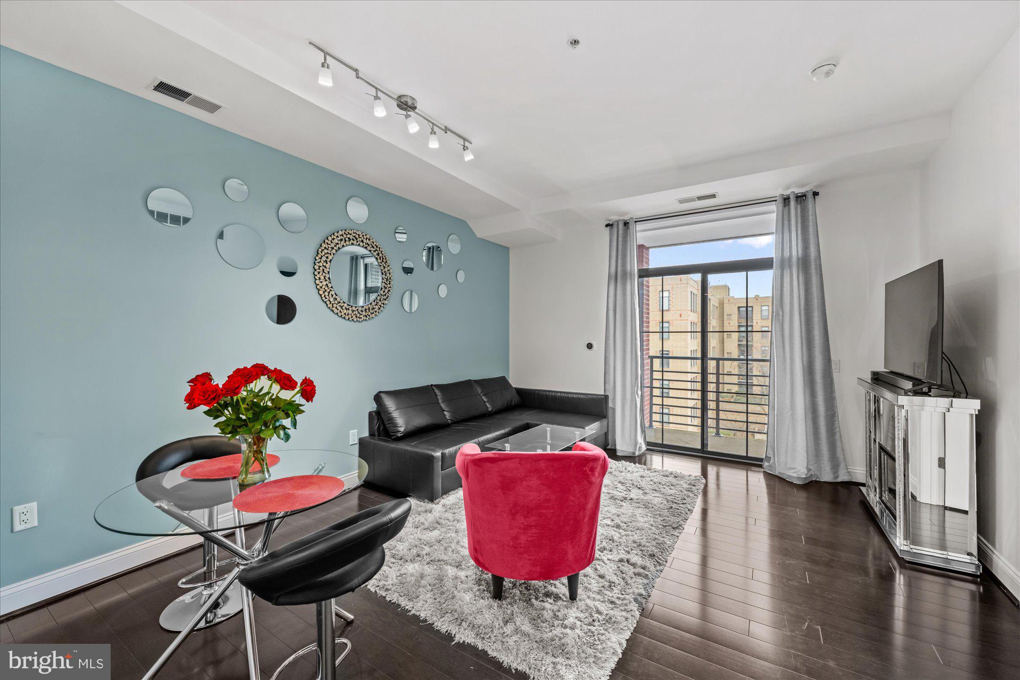 1111 ORONOCO STREET 532