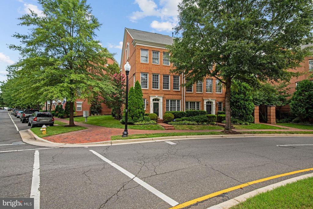 172 CAMERON STATION BOULEVARD