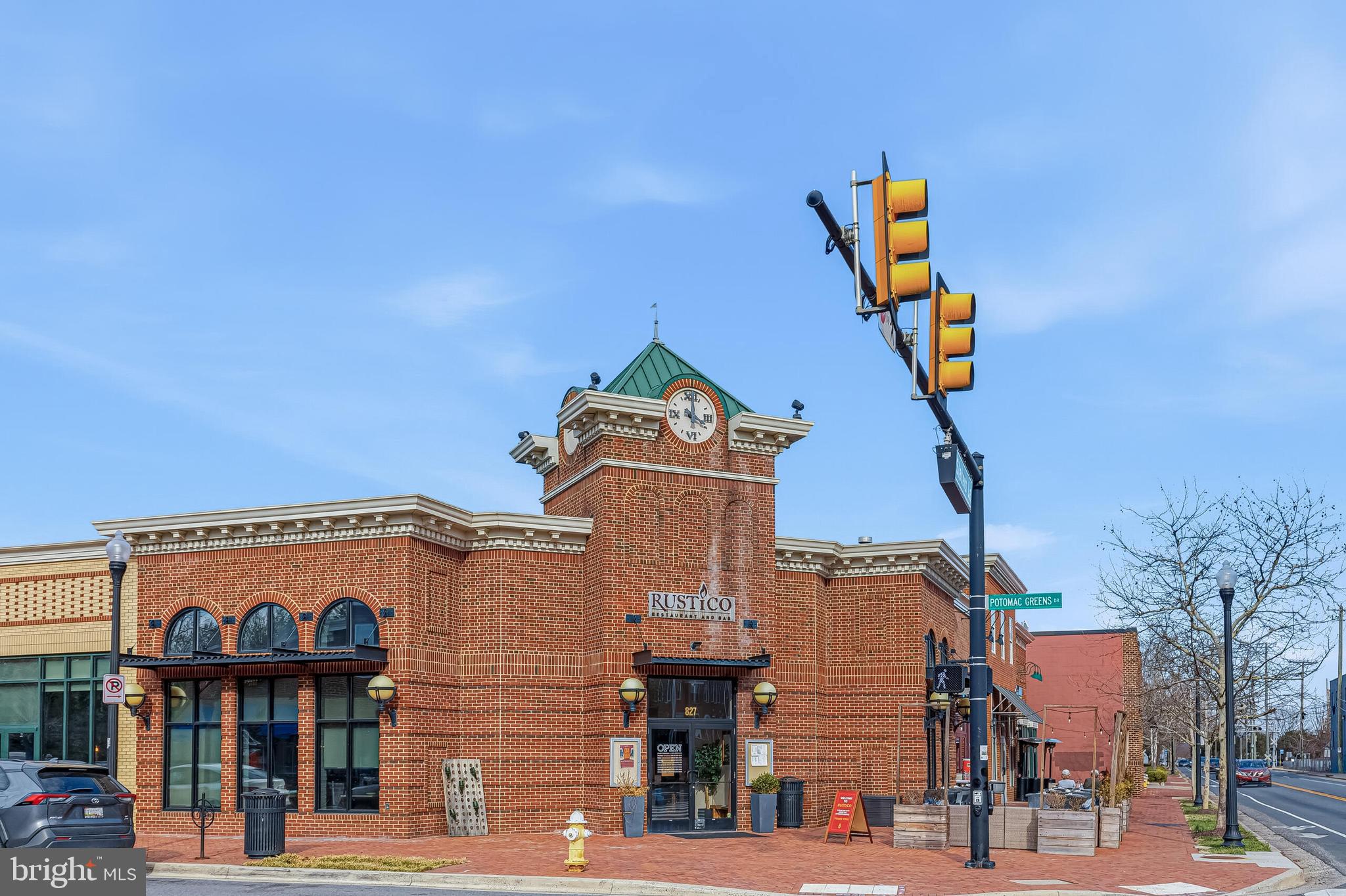 828 SLATERS LANE 206