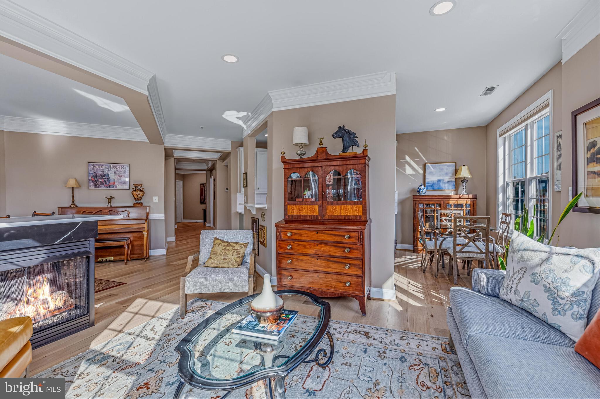 828 SLATERS LANE 206