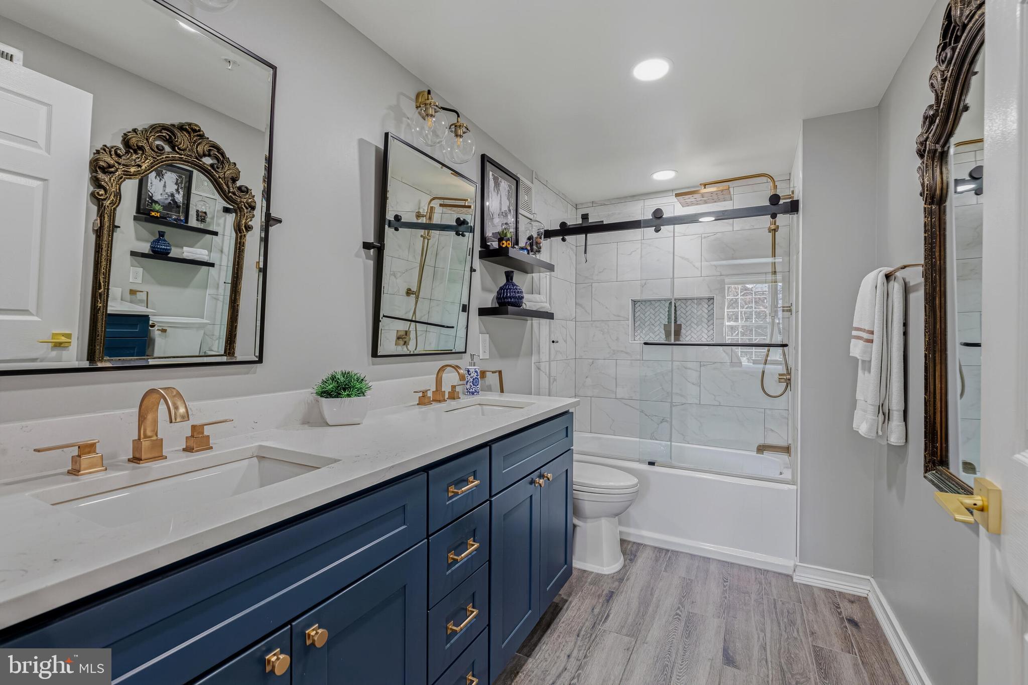 828 SLATERS LANE 206