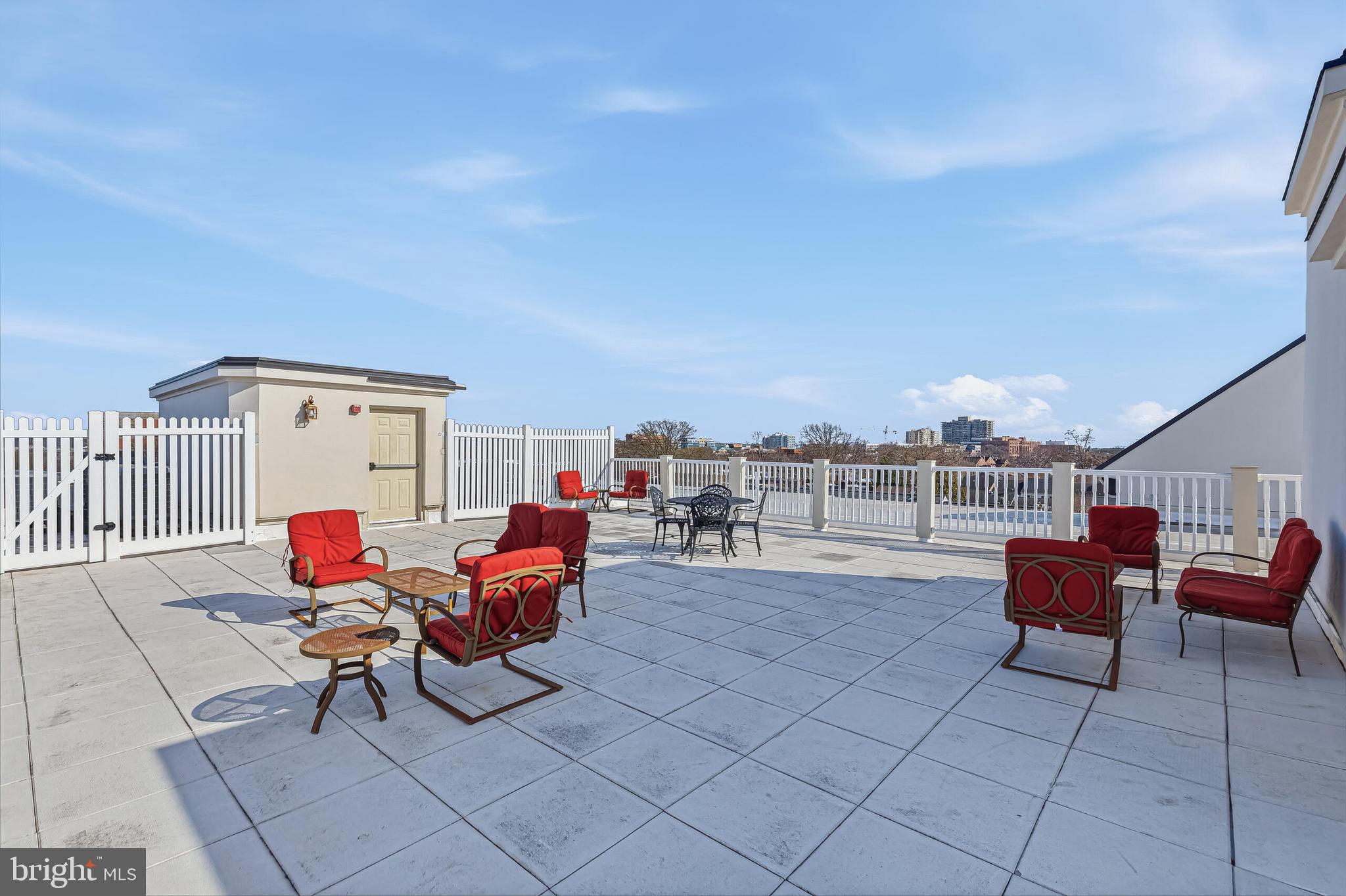 828 SLATERS LANE 206