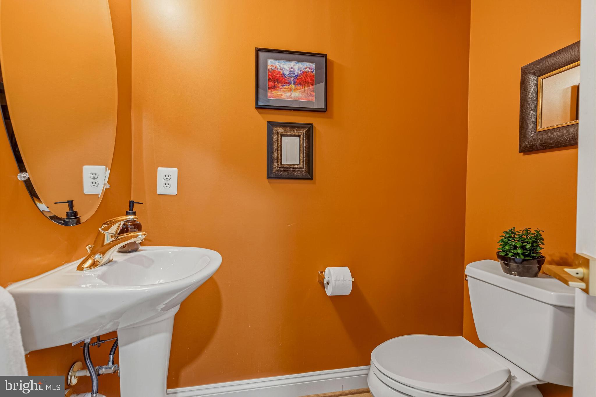 828 SLATERS LANE 206