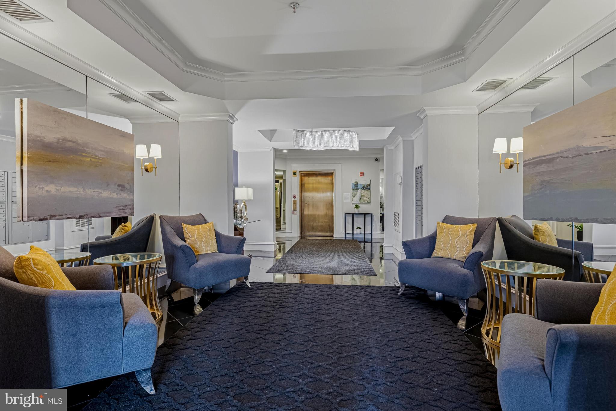 828 SLATERS LANE 206