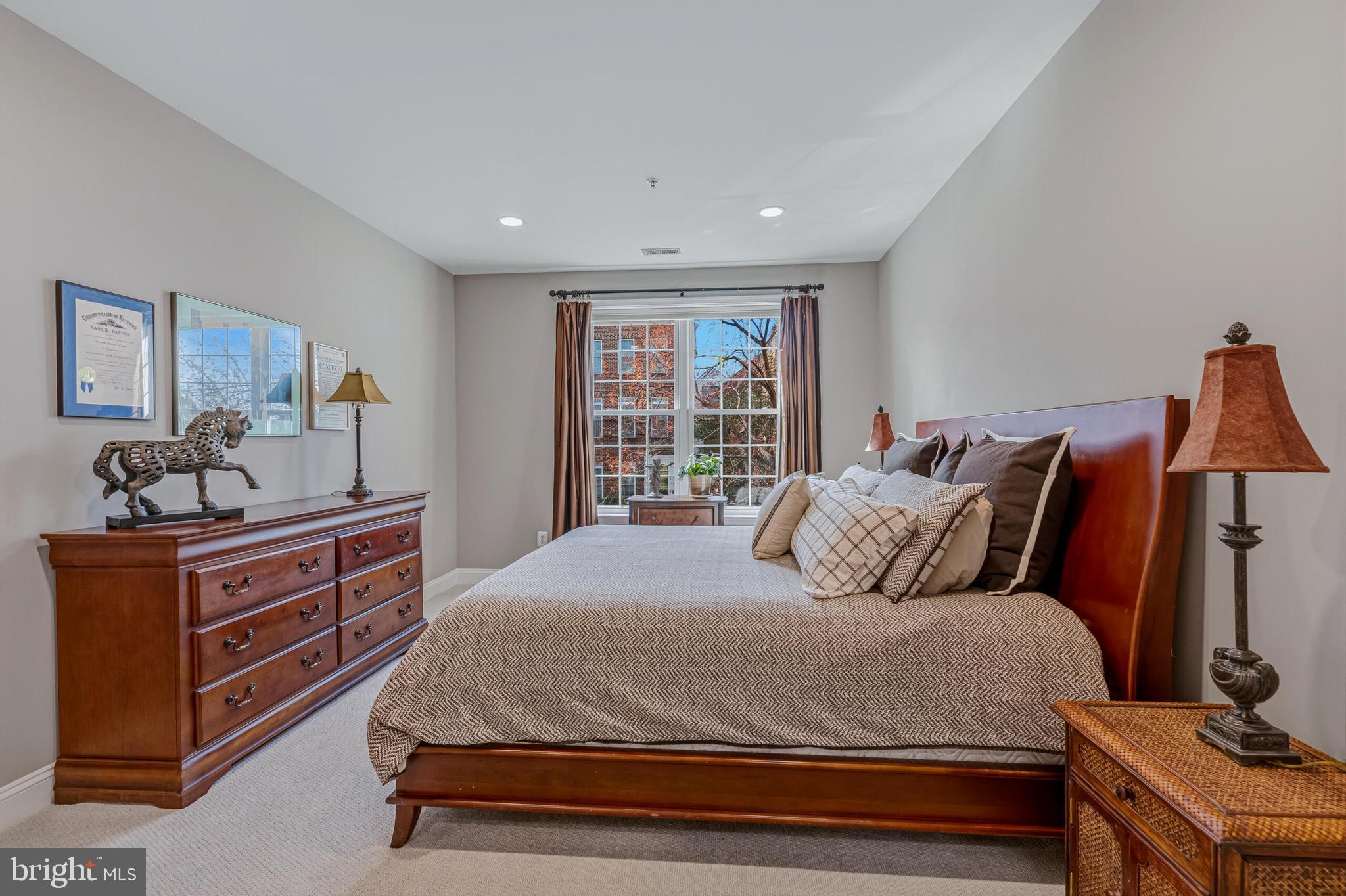 828 SLATERS LANE 206