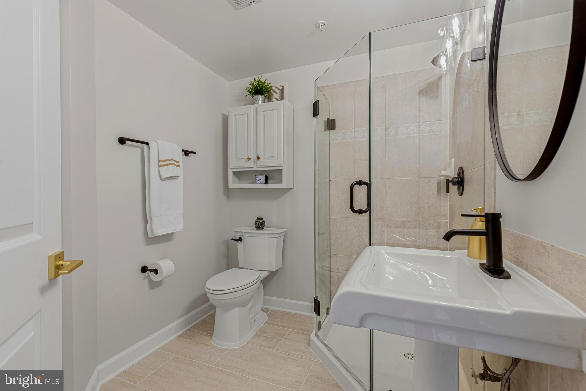 828 SLATERS LANE 206