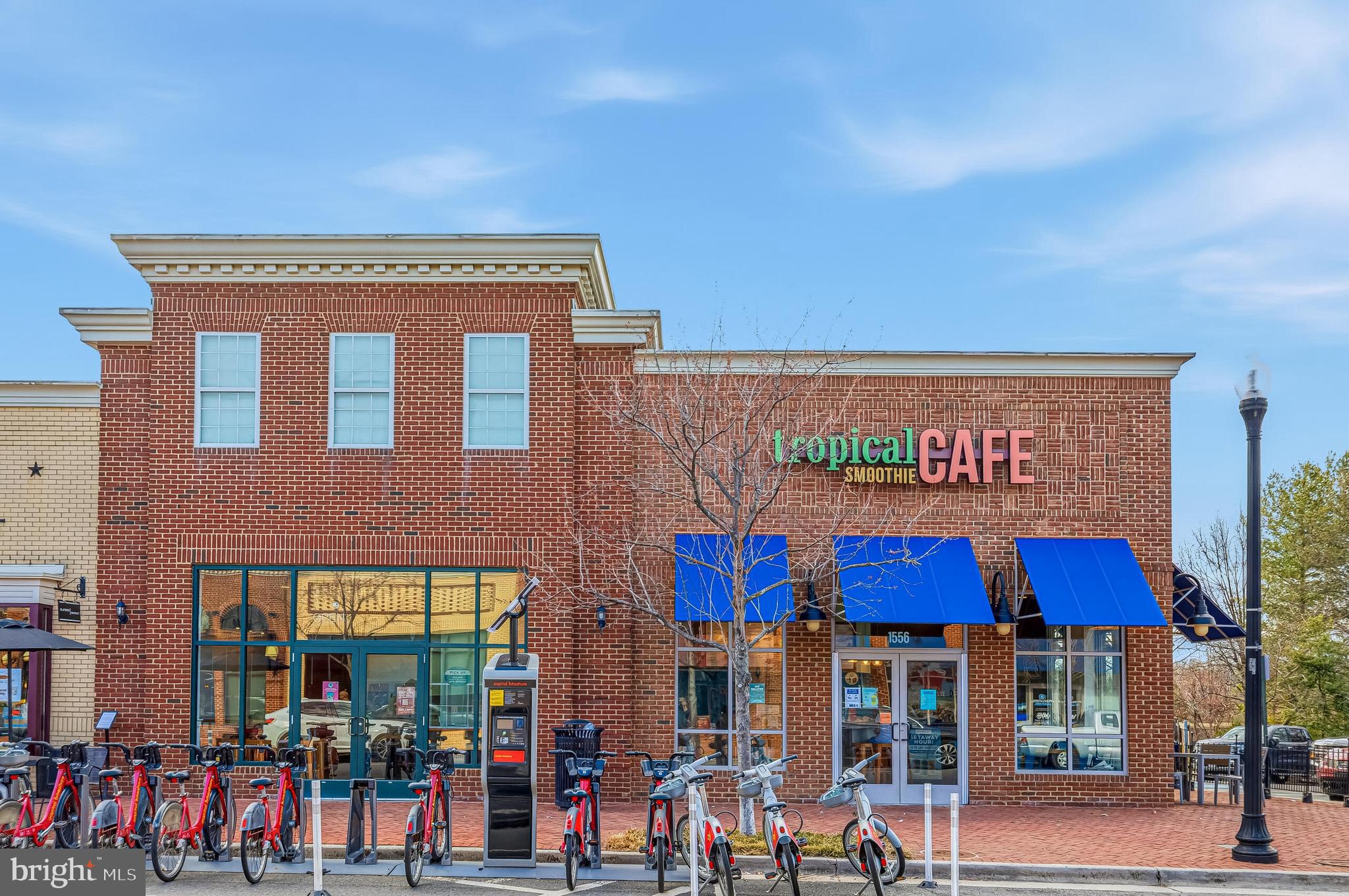 828 SLATERS LANE 206