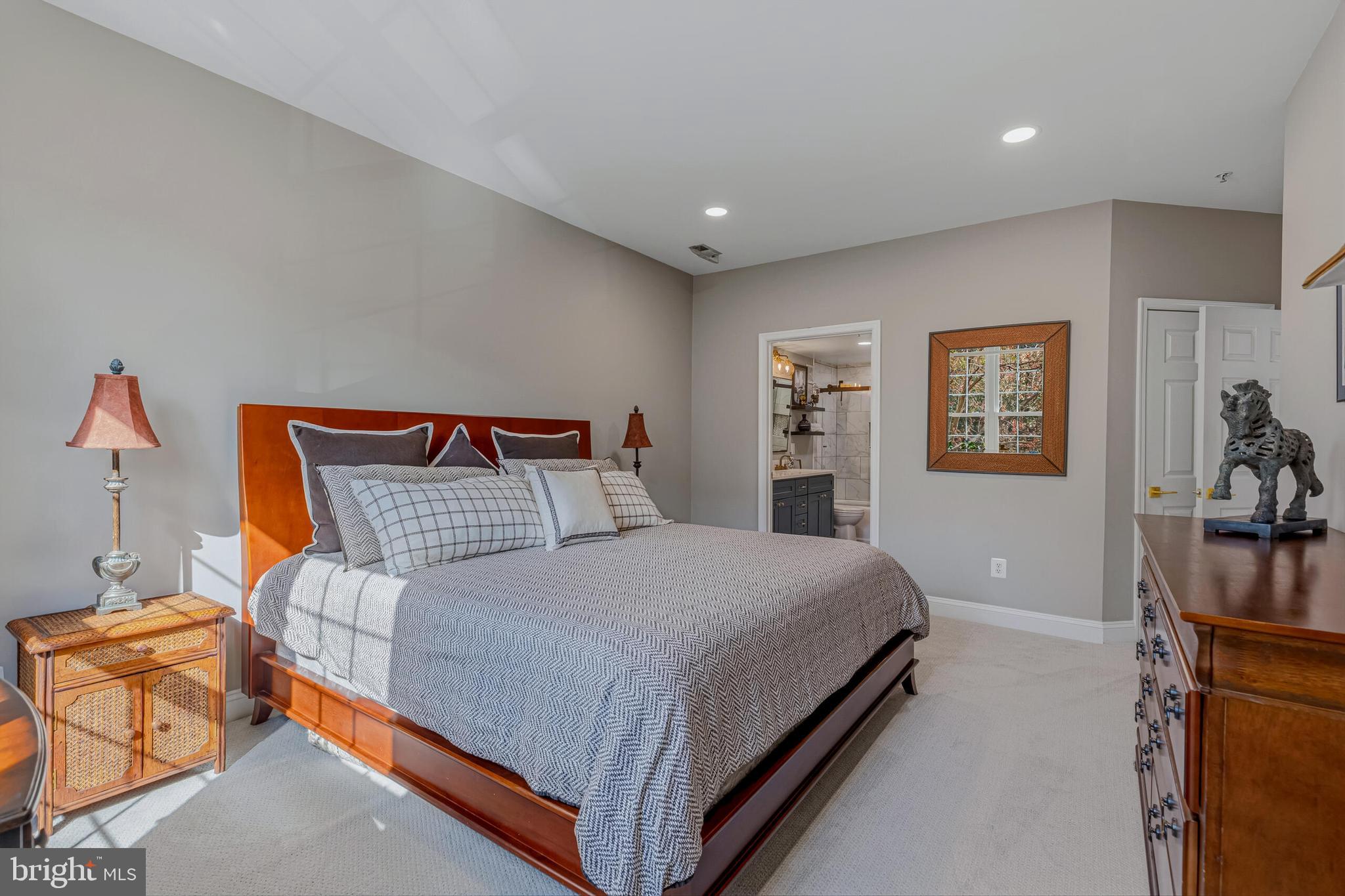 828 SLATERS LANE 206