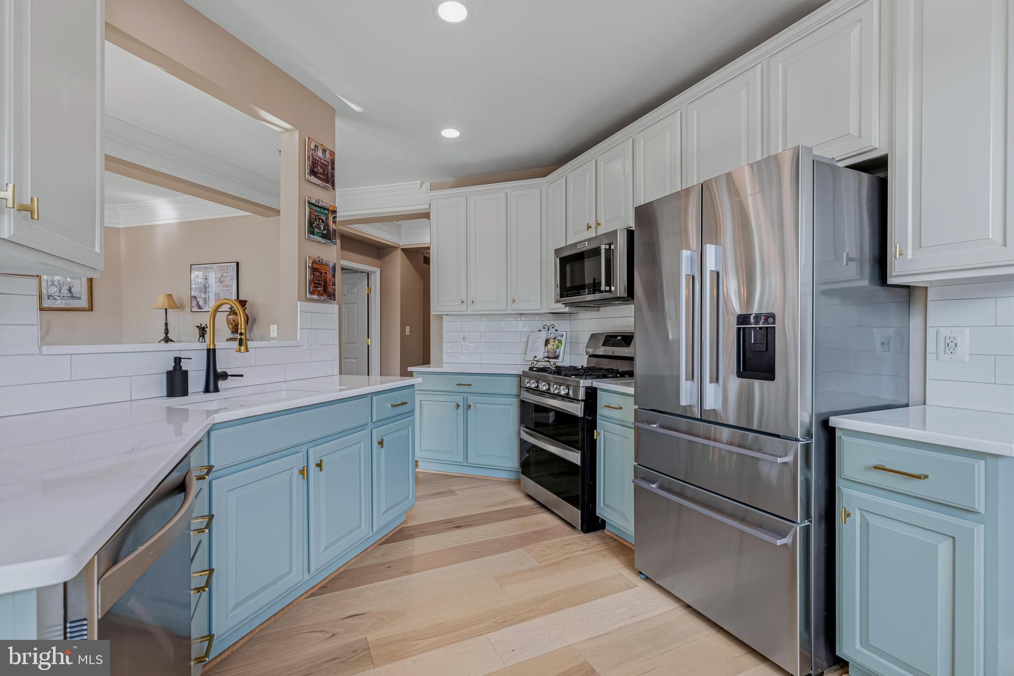 828 SLATERS LANE 206