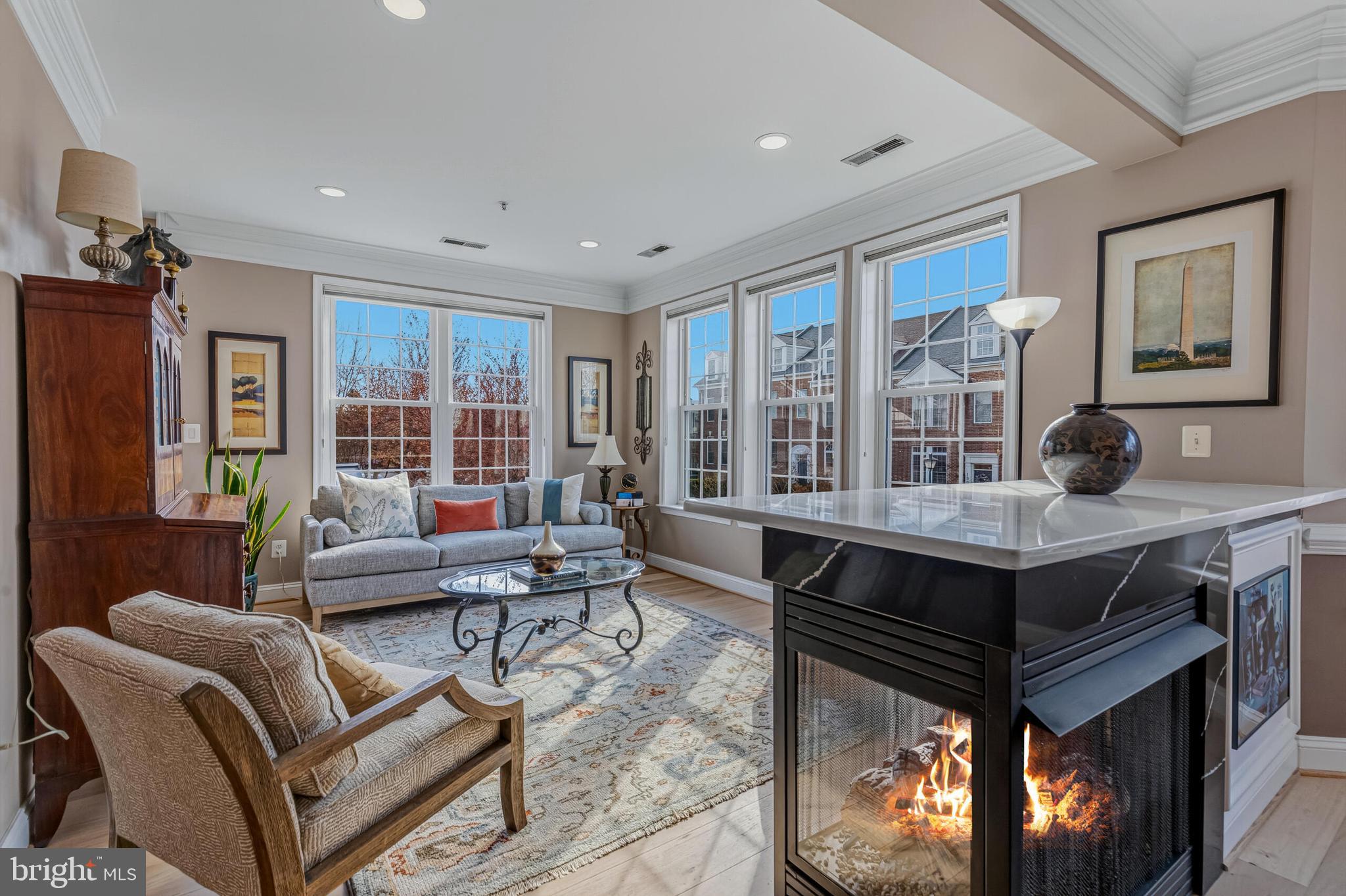 828 SLATERS LANE 206