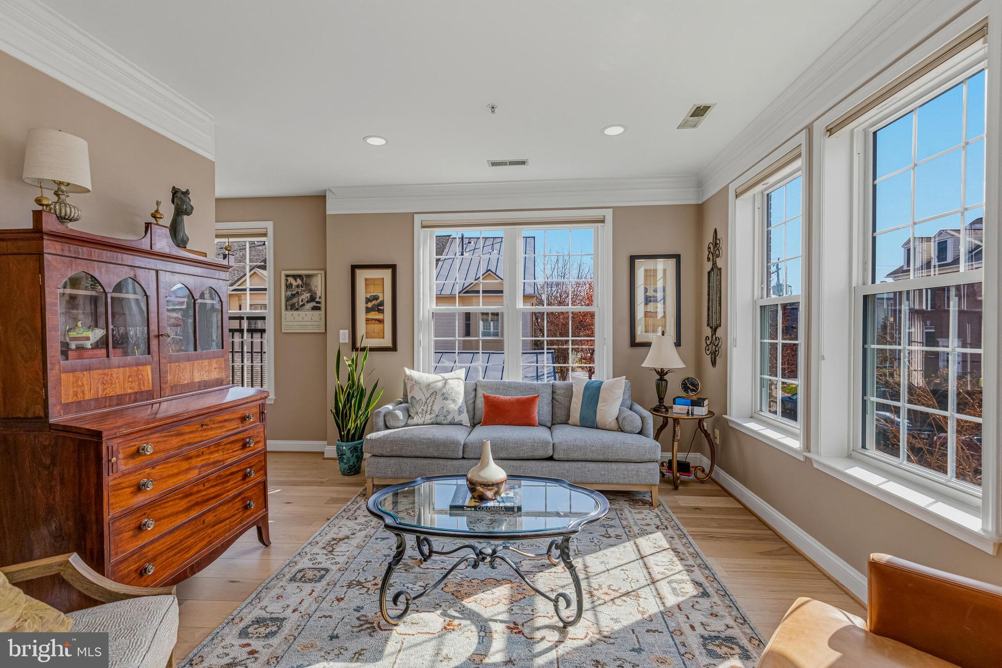 828 SLATERS LANE 206