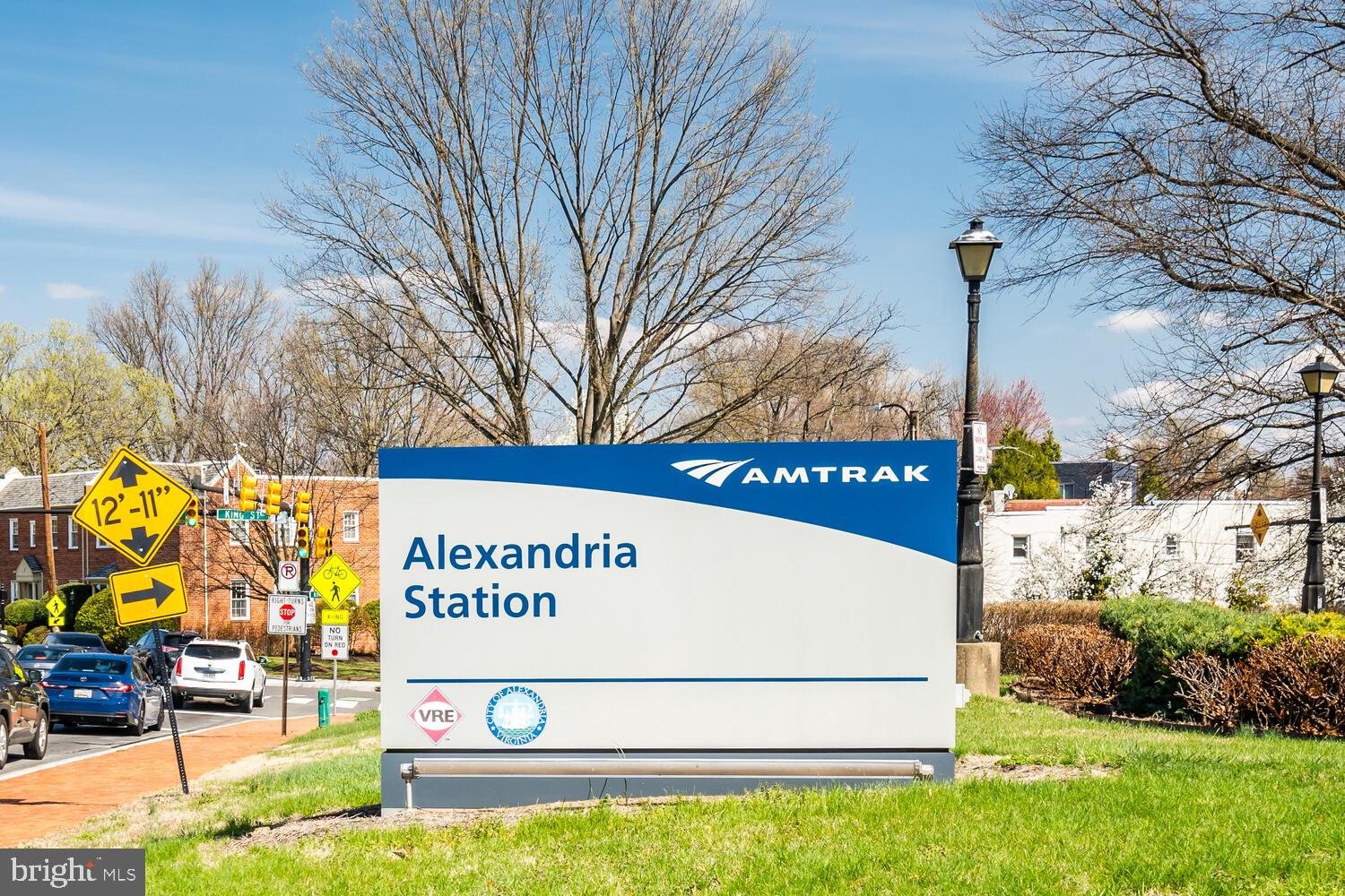 309 HOLLAND LANE 307