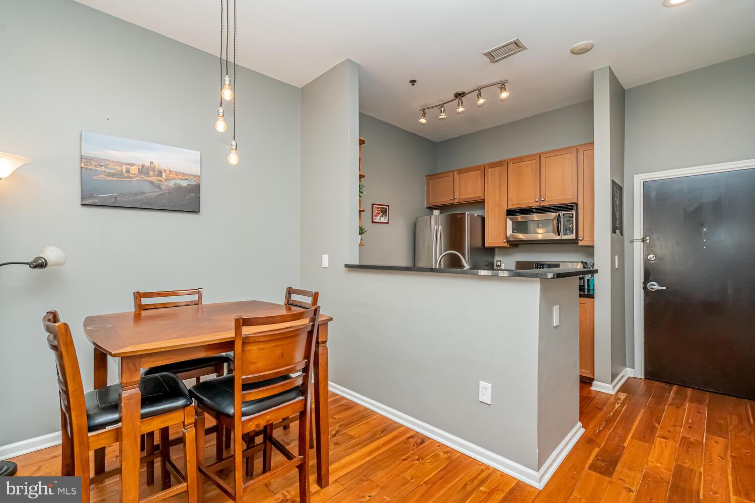 309 HOLLAND LANE 307