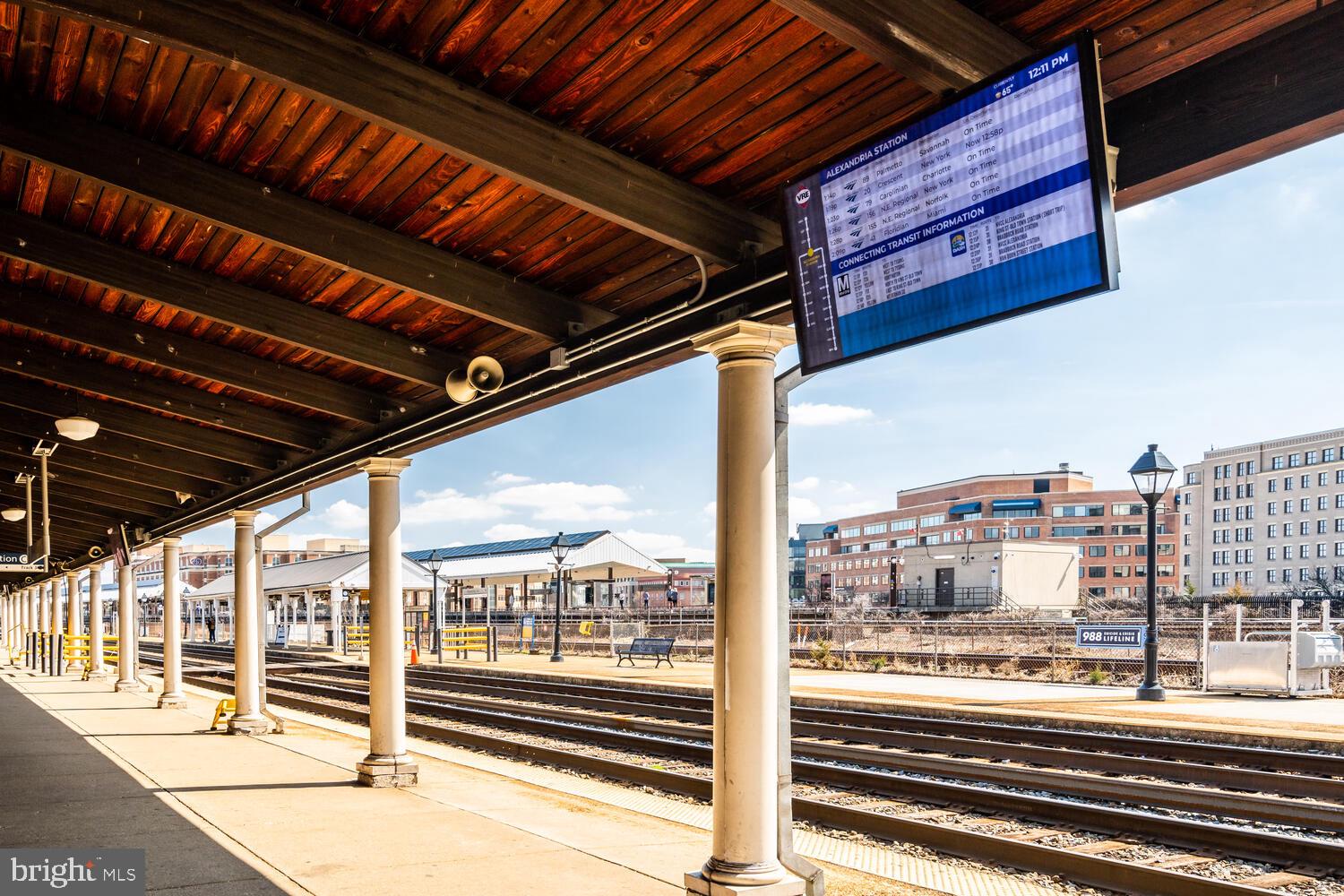 309 HOLLAND LANE 307