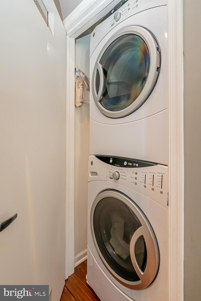 309 HOLLAND LANE 307