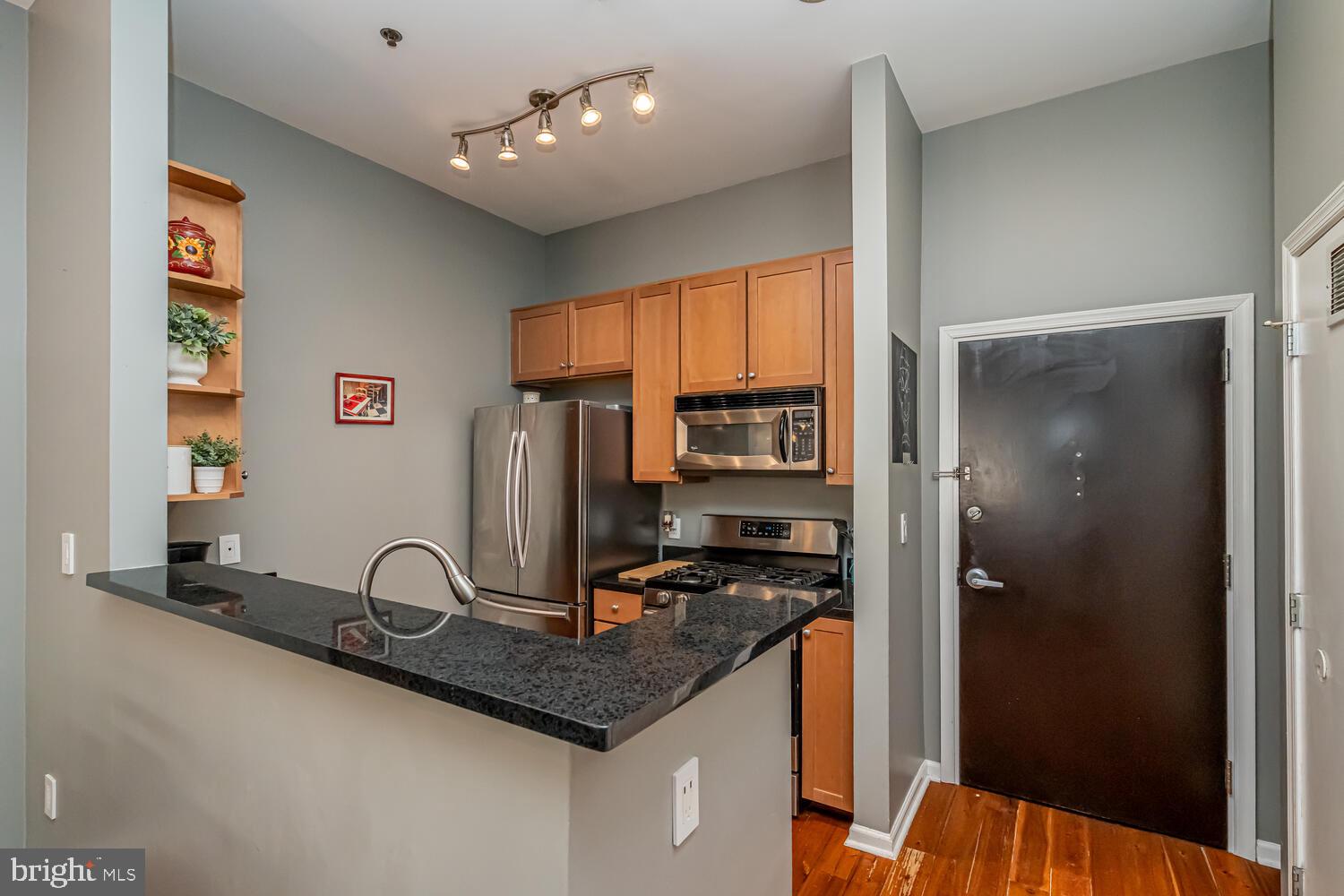 309 HOLLAND LANE 307